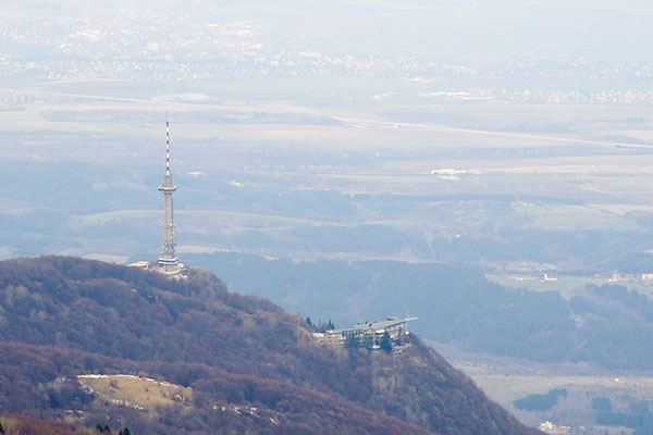 Копитото с телевизонната кула