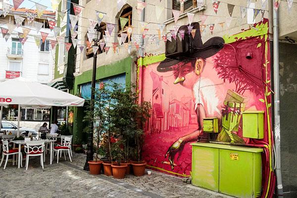 Blank walls are criminal - pLOVEdiv