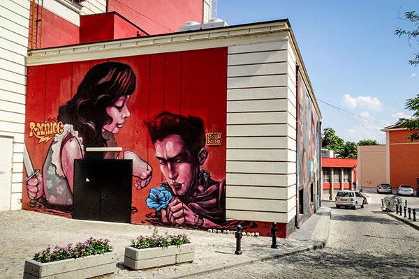 Blank walls are criminal - pLOVEdiv