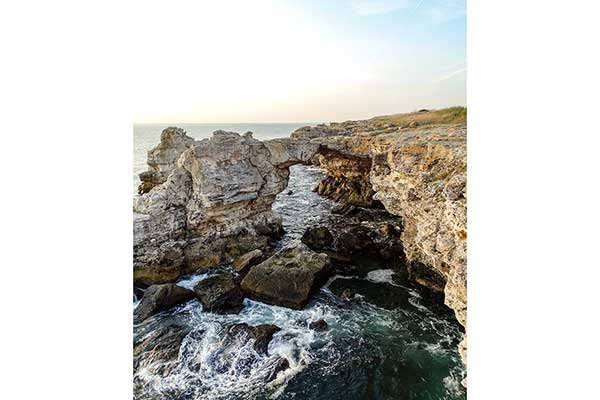 Скалната арка, село Тюленово