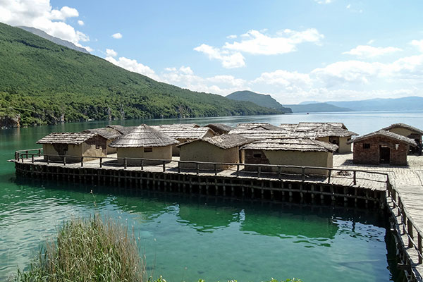 Наколно селище