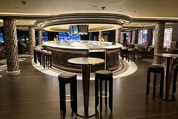 Впечатления от круиз в Средиземно море с малко дете - спортен бар